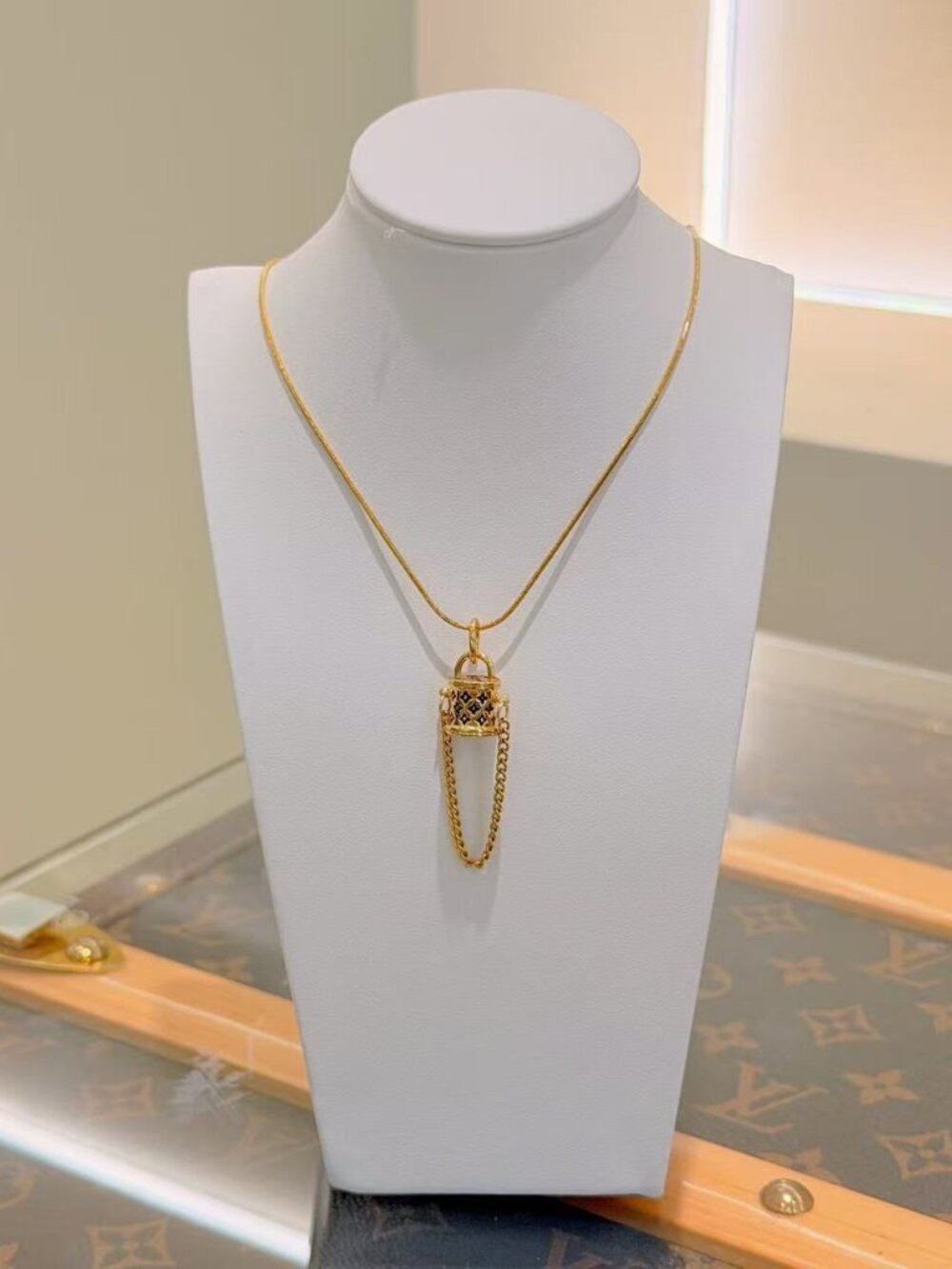 Luxury Gold Lantern Pendant Necklace – Elegant Cage & Chain Drop Statement
